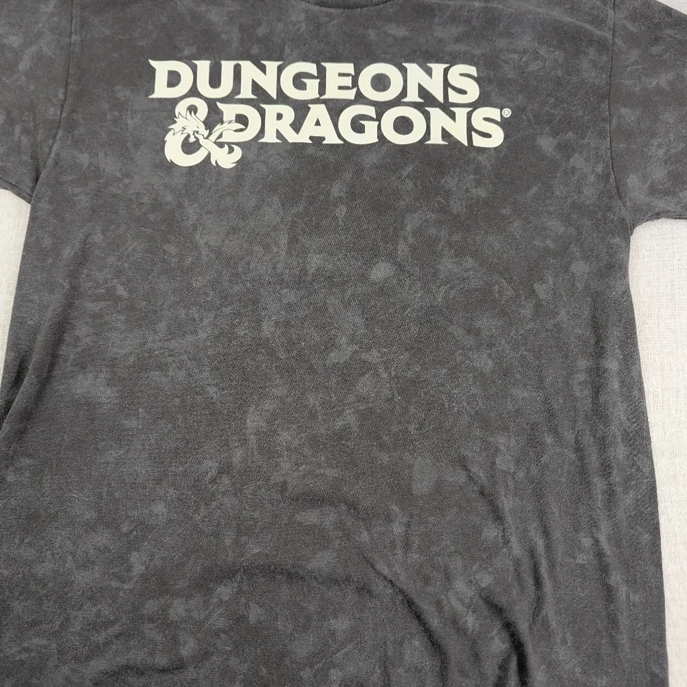 Dungeons & Dragons Gray T-Shirt Medium
